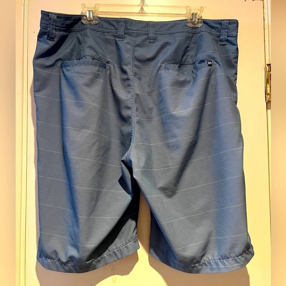 Travis Mathew men’s shorts - blue with white stripes - size 40